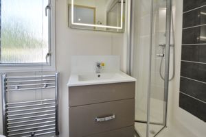 Ensuite shower- click for photo gallery